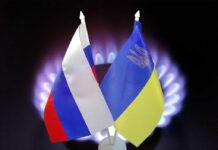 Flags of Russia and Ukraine displayed together