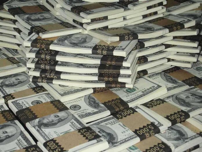 shutterstock_3315452 Piles of bundled cash stacked together